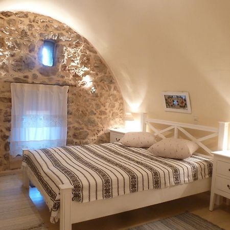 To Petradi Apartment Avgonima Стая снимка