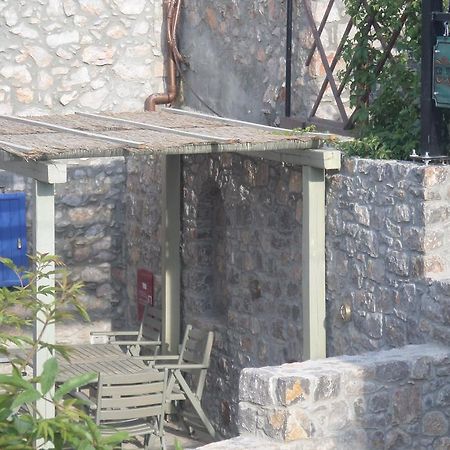 To Petradi Apartment Avgonima Екстериор снимка