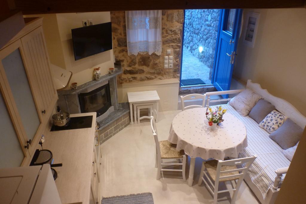 To Petradi Apartment Avgonima Стая снимка