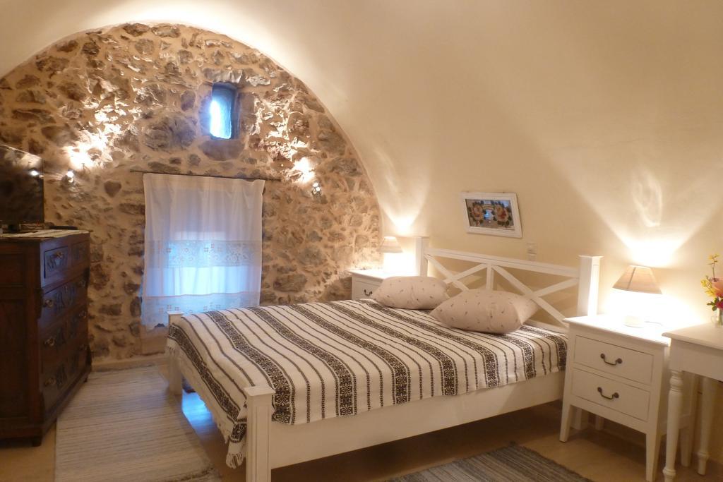 To Petradi Apartment Avgonima Стая снимка