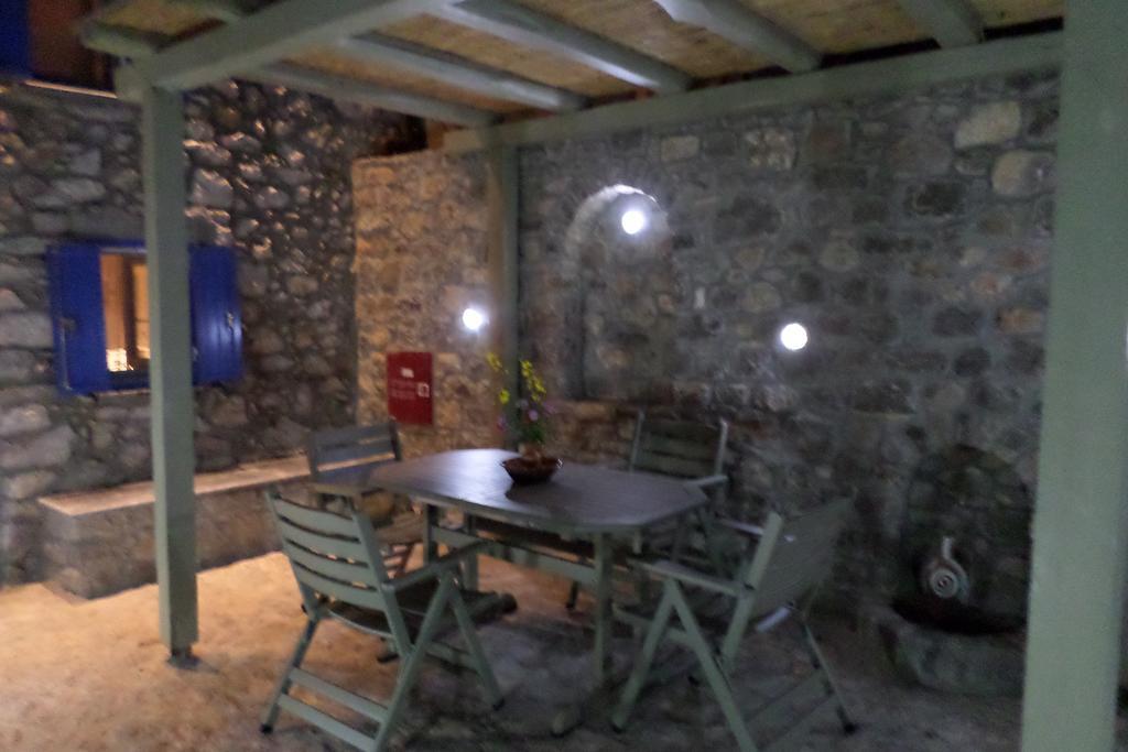 To Petradi Apartment Avgonima Стая снимка