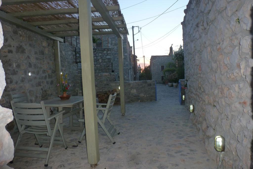 To Petradi Apartment Avgonima Стая снимка