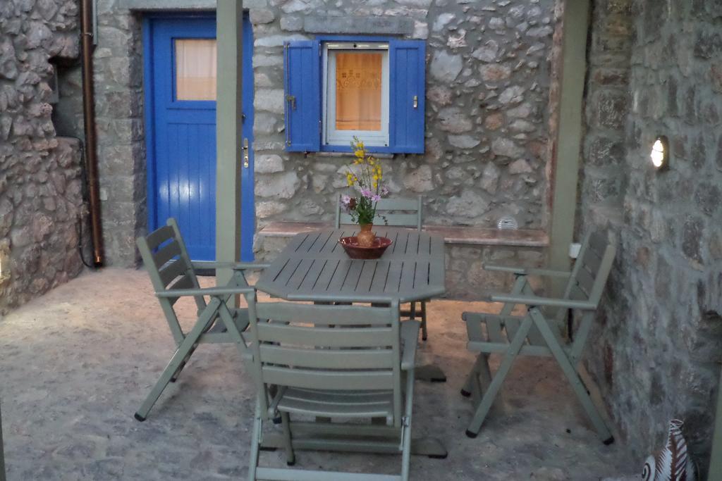 To Petradi Apartment Avgonima Екстериор снимка